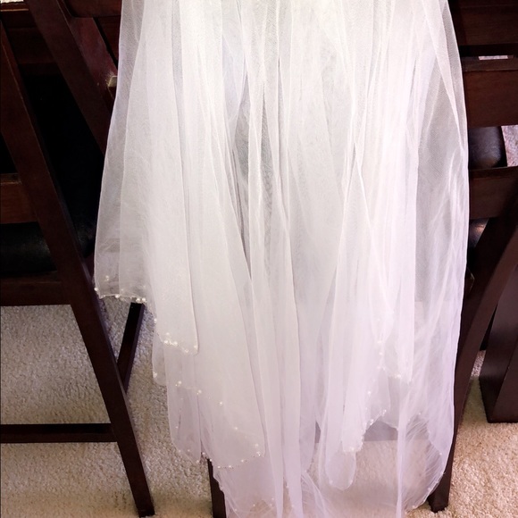 Bridal Gown - Picture 2 of 8